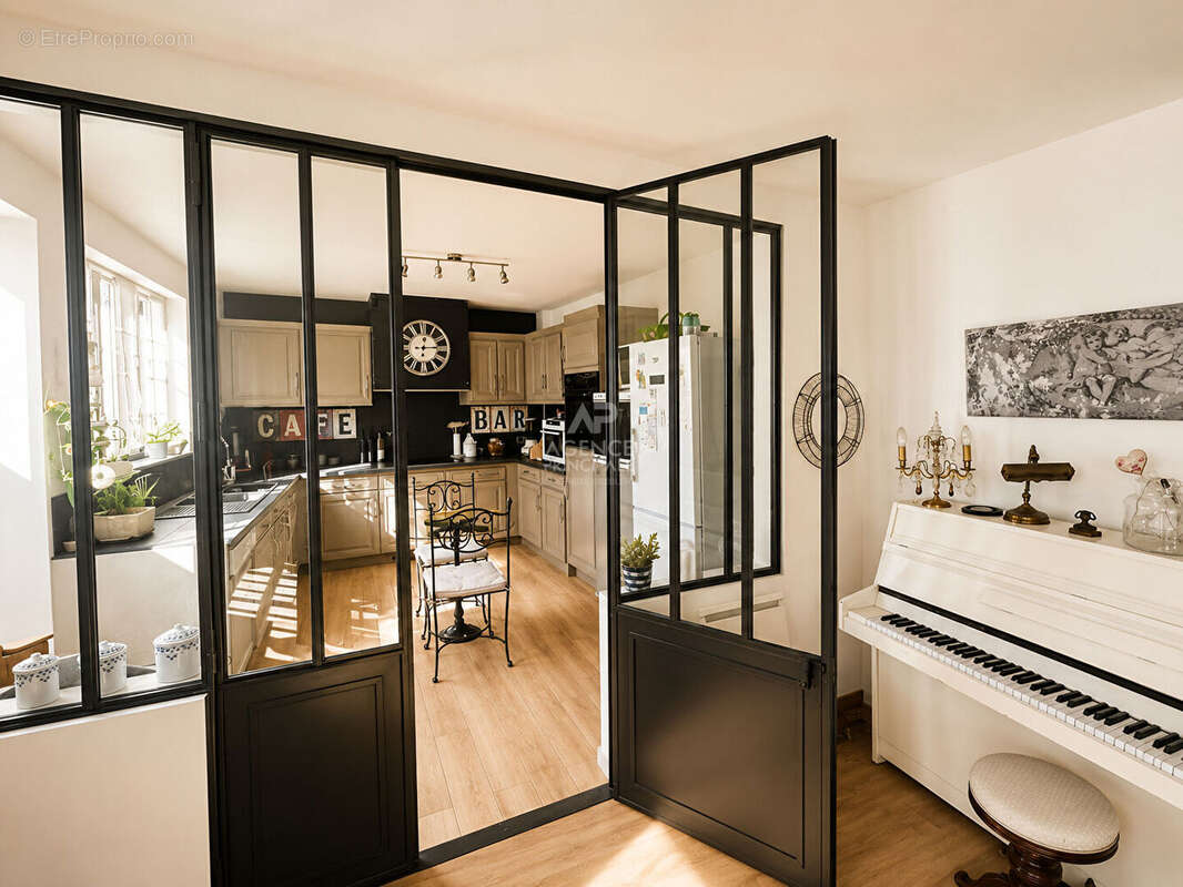 Maison  TRIEL-SUR-SEINE 6 pièce(s) 121 m² - photo 3