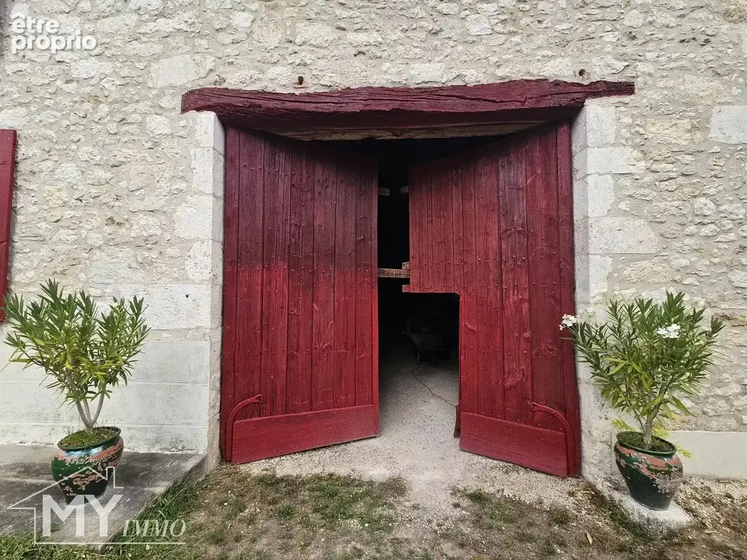St Antoine de Breuilh : Maison en pierre de 1855 avec dépendances et jardin clos – Cadre paisible - photo 18