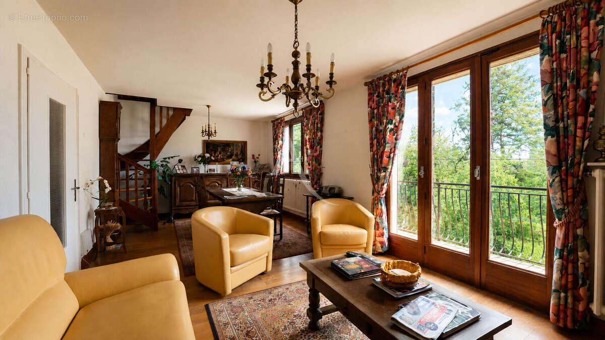 Maison à COLLONGES-SOUS-SALEVE