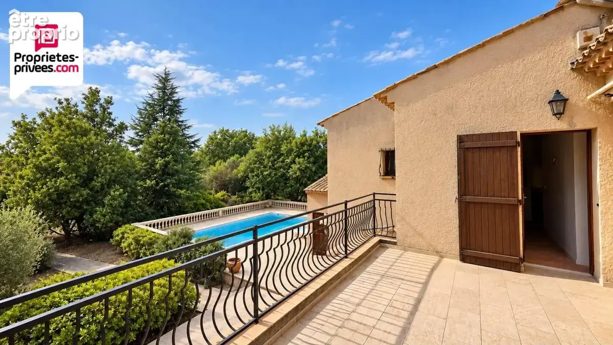 Belle villa provencale 5 pieces 156 m2 à rafraichir terrain 2500 m2 et grande piscine chauffee - photo 5