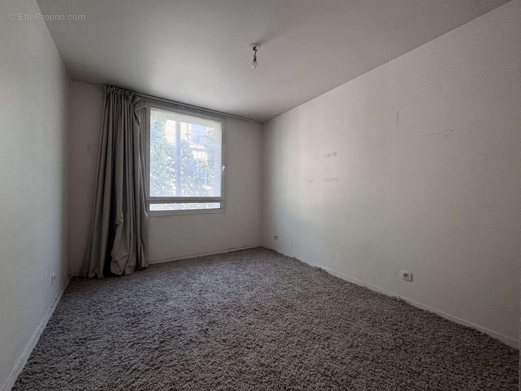 APPARTEMENT T3 - 72.49m2- avec balcon, ascenseur et parking couvert. - photo 5