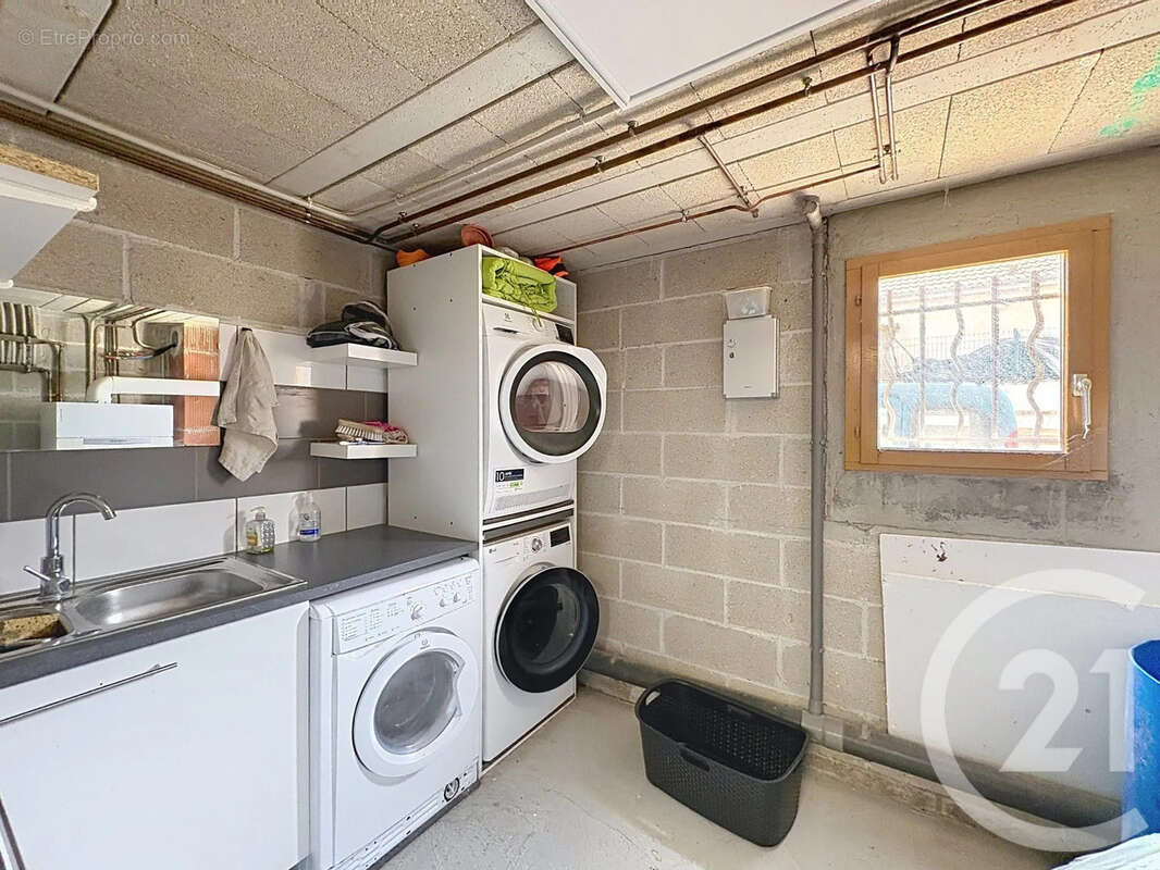 Maison 111 m² à La Riviere-De-Corps  - photo 15