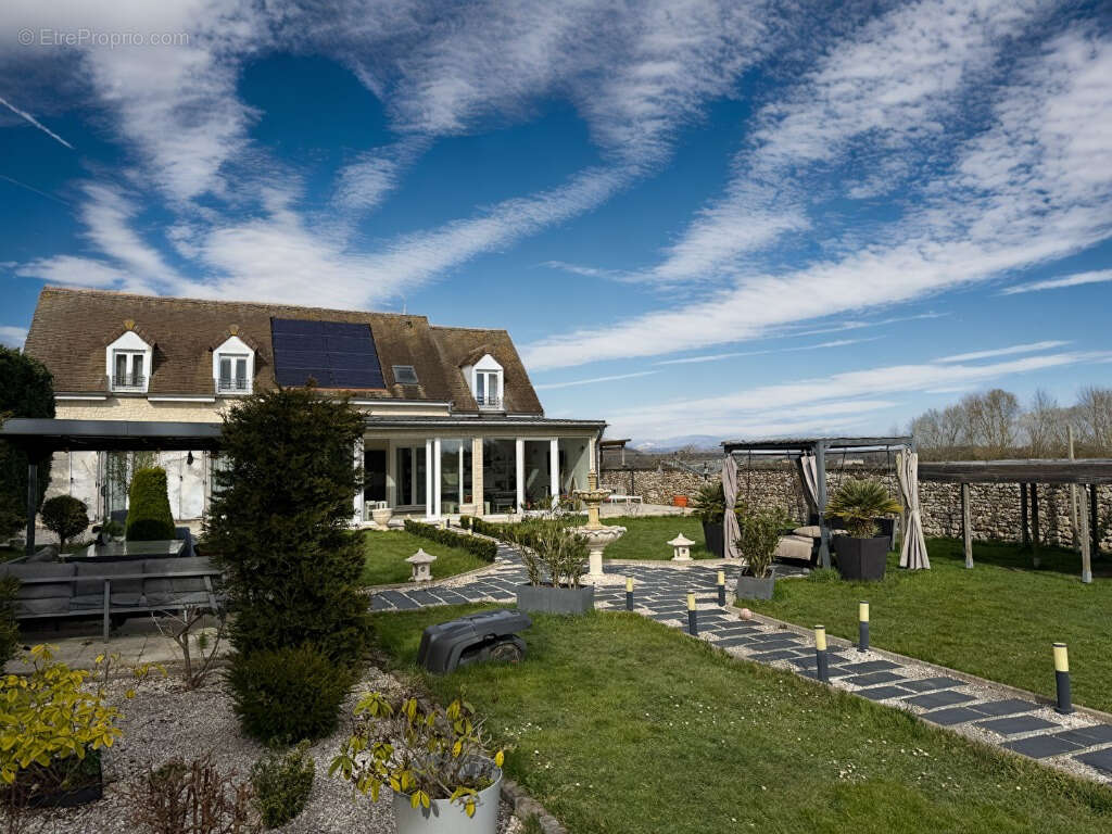 Maison à HOUDAN
