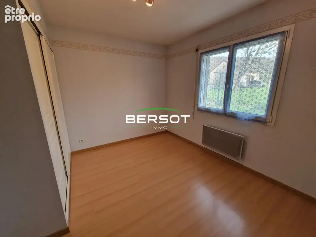Maison de plain pied de 131 m² - 6 pièces, 3 chambres à Branne - photo 8
