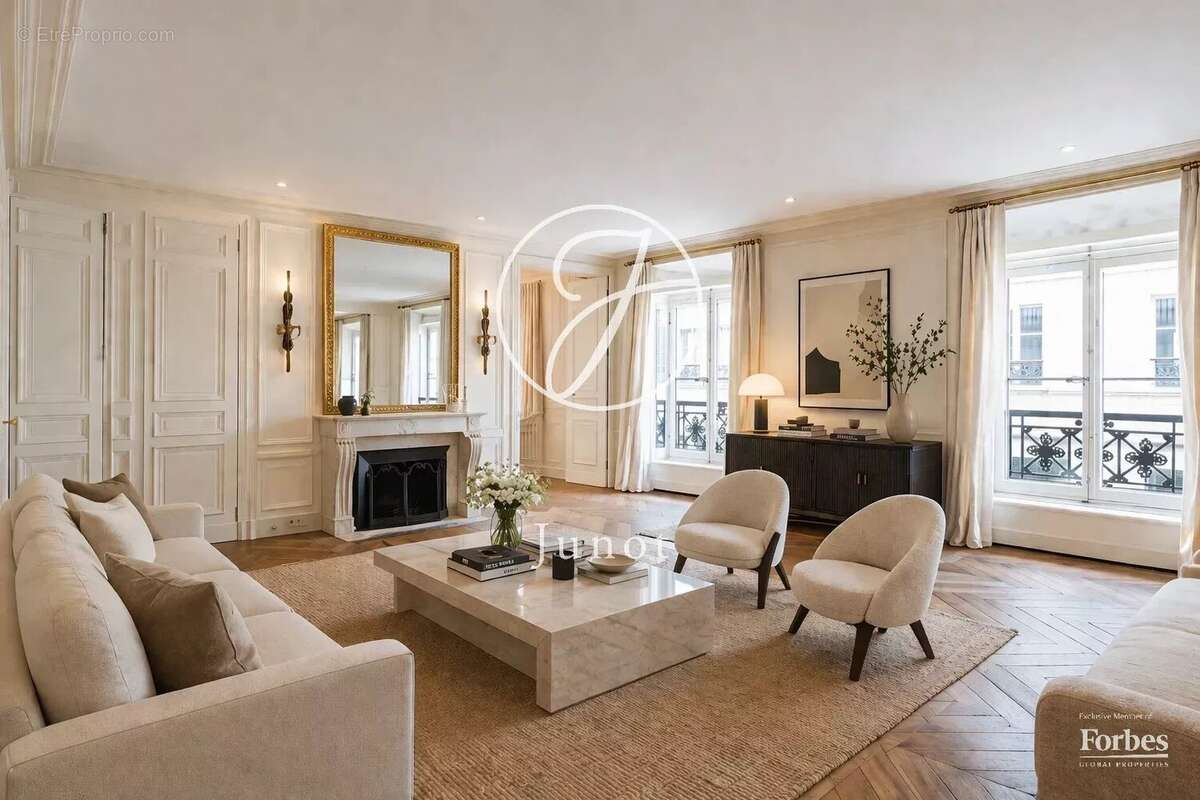 Appartement à PARIS-1E