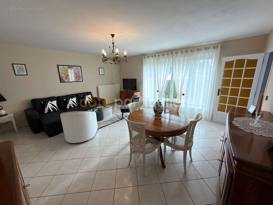 Maison à SAINT-SEBASTIEN-DE-MORSENT