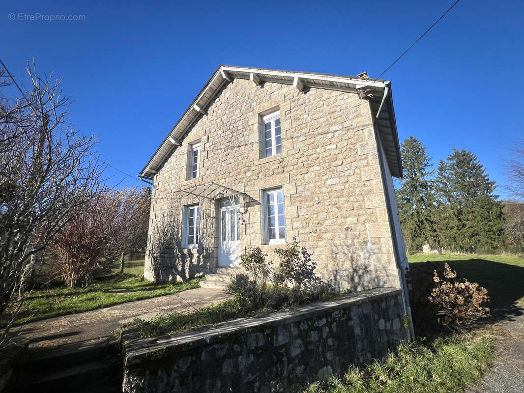 Maison à MOUSTIER-VENTADOUR
