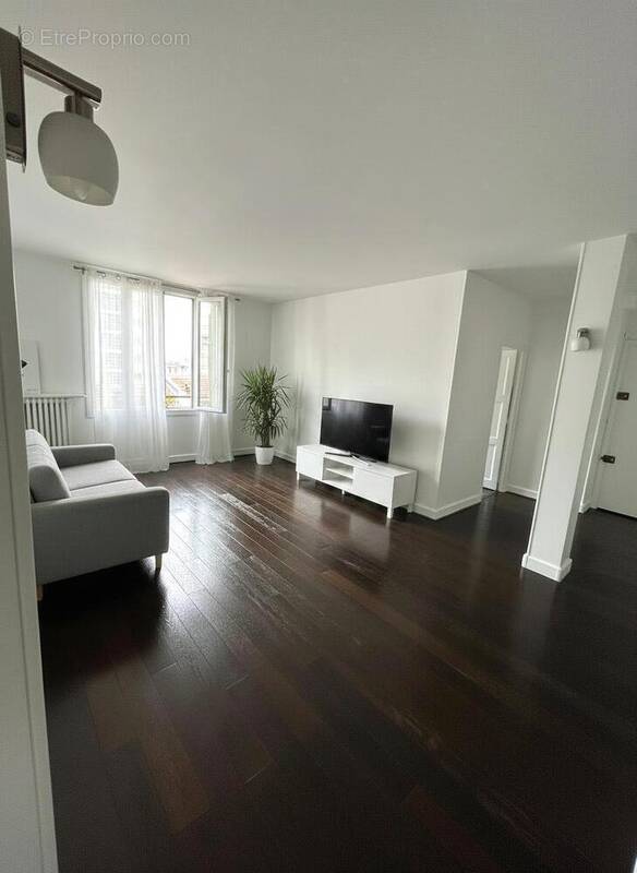 Salon coté fenêtre  - Appartement à BOULOGNE-BILLANCOURT
