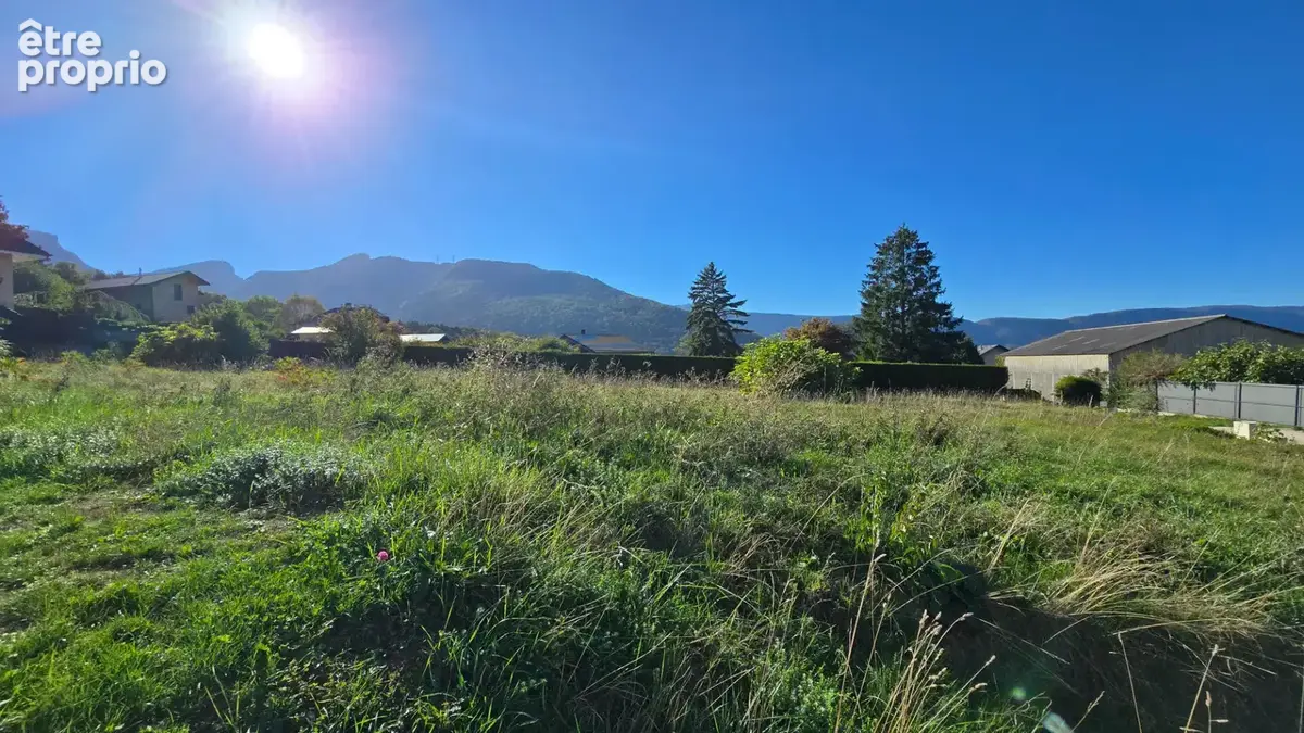 Terrain à MONTAGNOLE