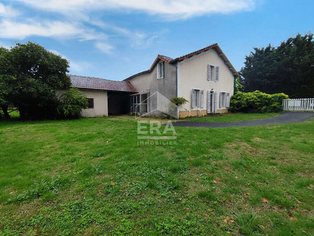 Maison à LIMALONGES