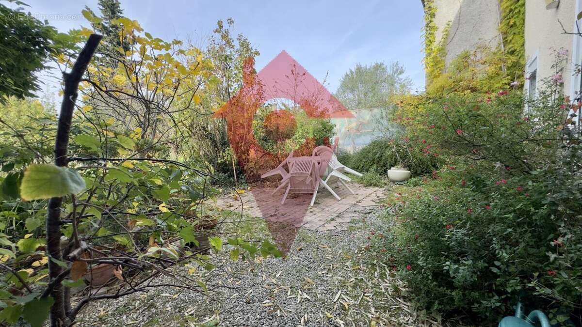 Maison familiale avec jardin, 4 chambres et fort potentiel - photo 9