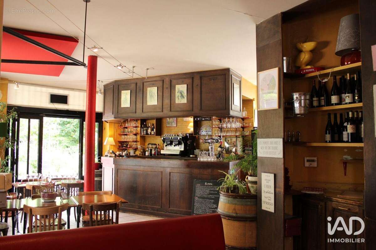 Photo 2 - Commerce à SURESNES