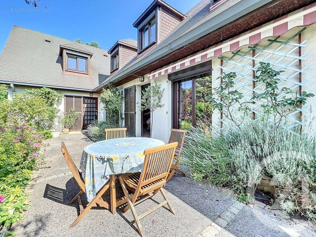 Maison à HAUTEVILLE-LES-DIJON