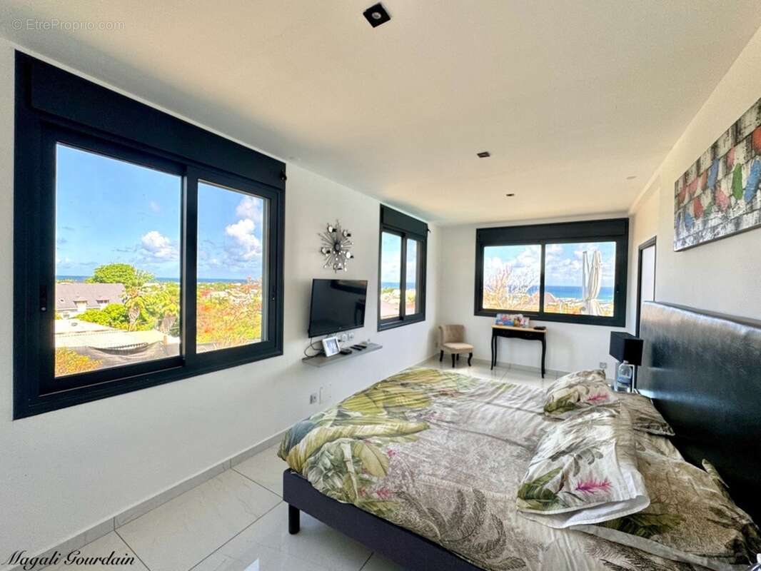 A vendre - propriete d'exception avec vue mer et potentiel locatif remarquable - sainte anne - photo 8