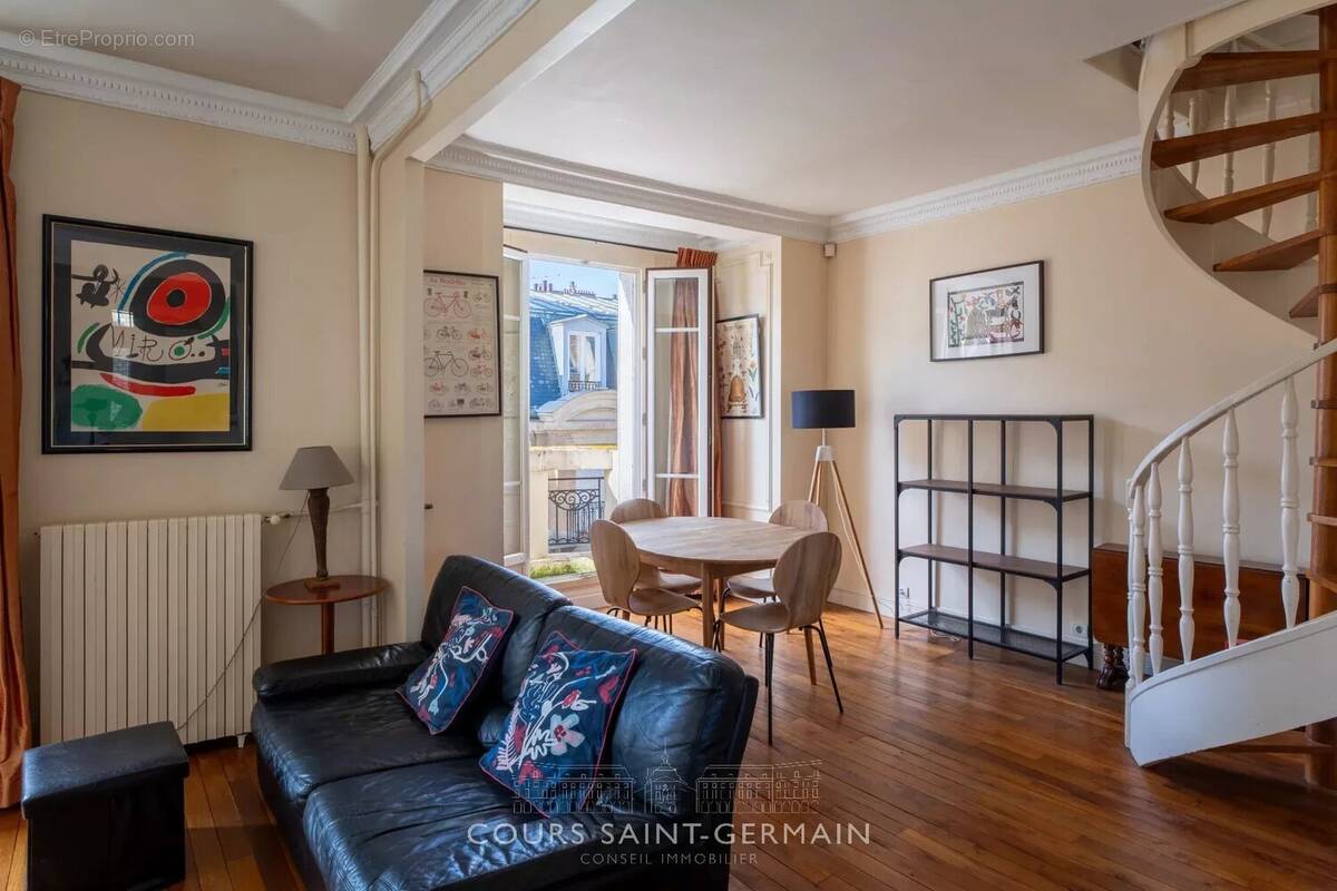 Appartement à PARIS-16E