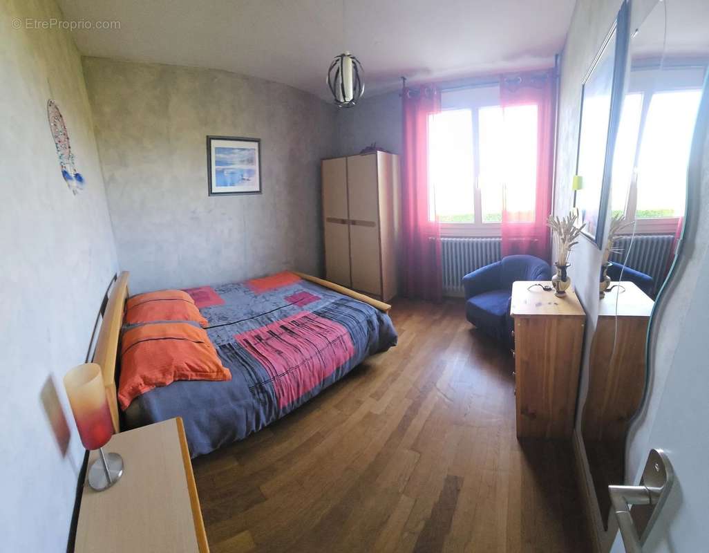 Maison à SAINT-PARIZE-LE-CHATEL