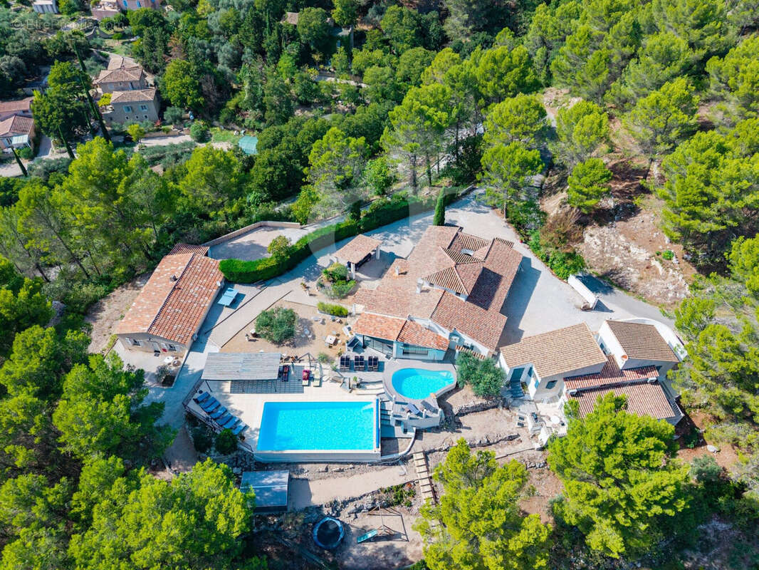 Maison à L'ISLE-SUR-LA-SORGUE