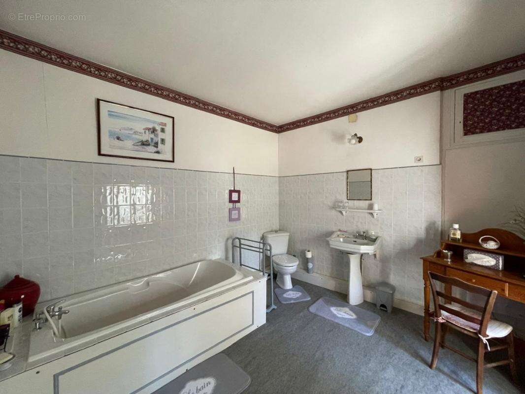 Maison à CHAMPAGNAC-DE-BELAIR