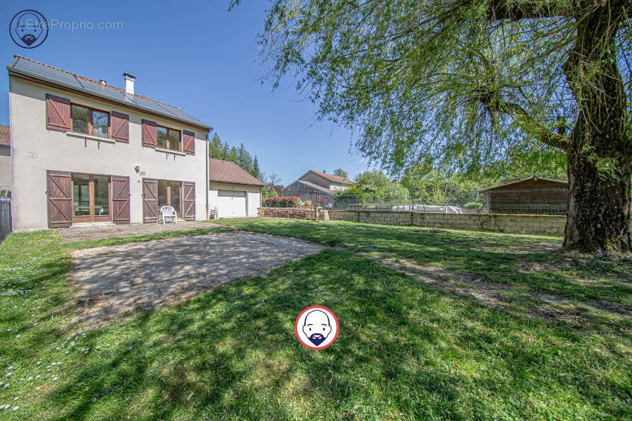 Maison à VELAINES