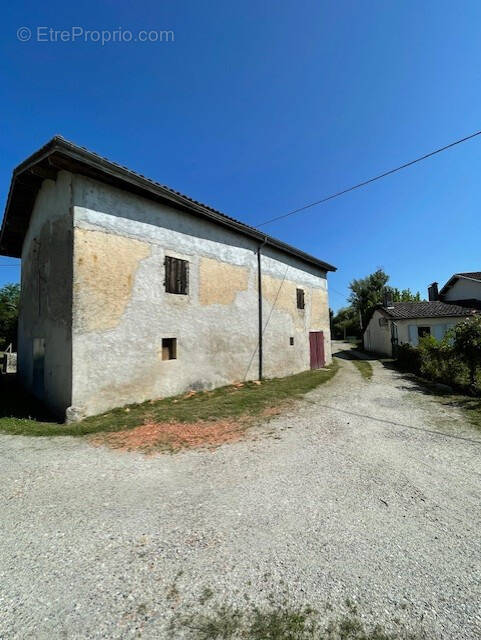 Maison à SAINT-MORILLON