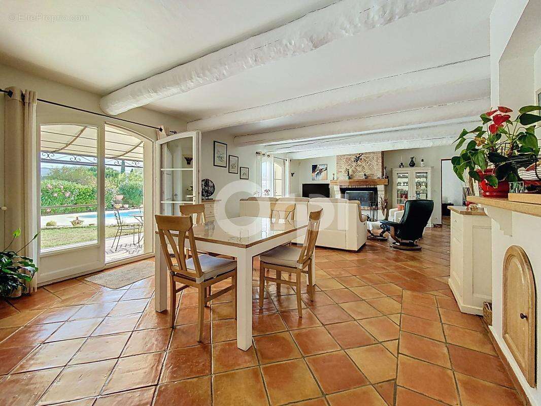 Maison à ROQUEBRUNE-SUR-ARGENS