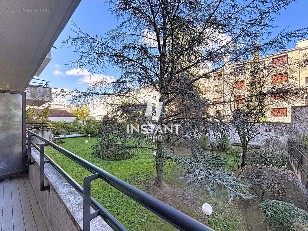 Appartement à CHARENTON-LE-PONT