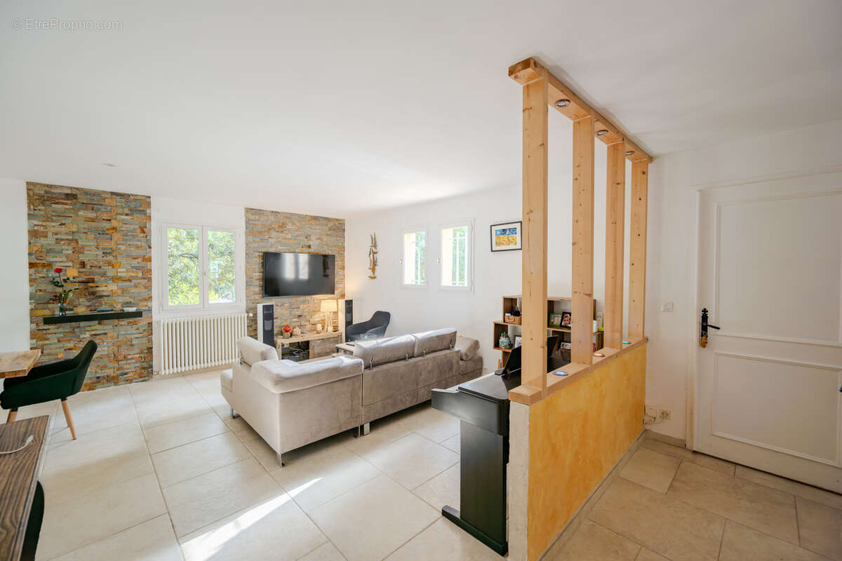 Maison à MEOUNES-LES-MONTRIEUX