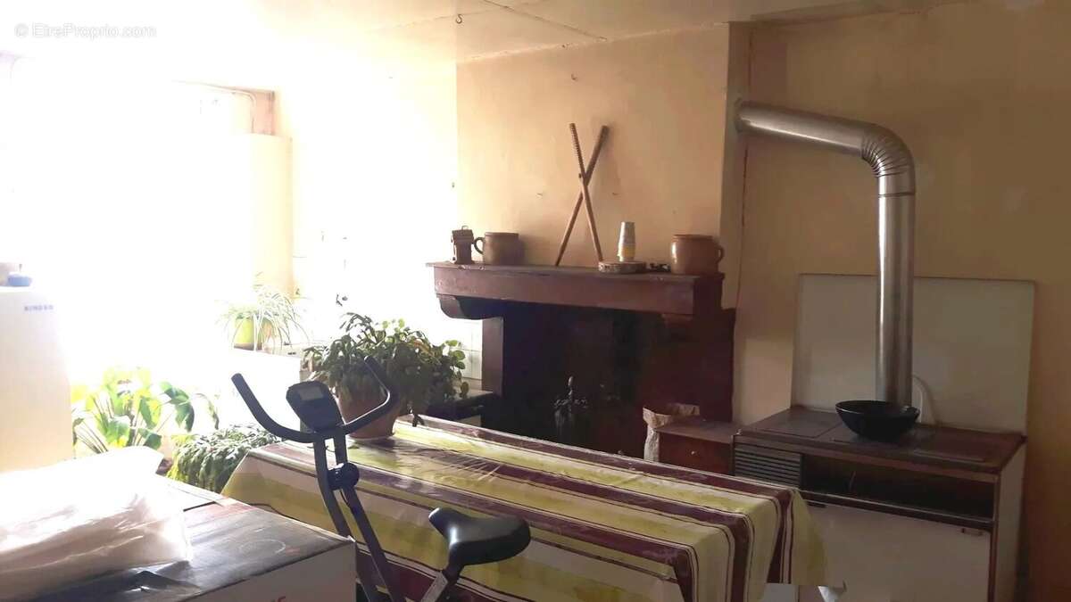 Maison et granges, et maison à rénover, avec environ  3,8 hectares de terrain - photo 15