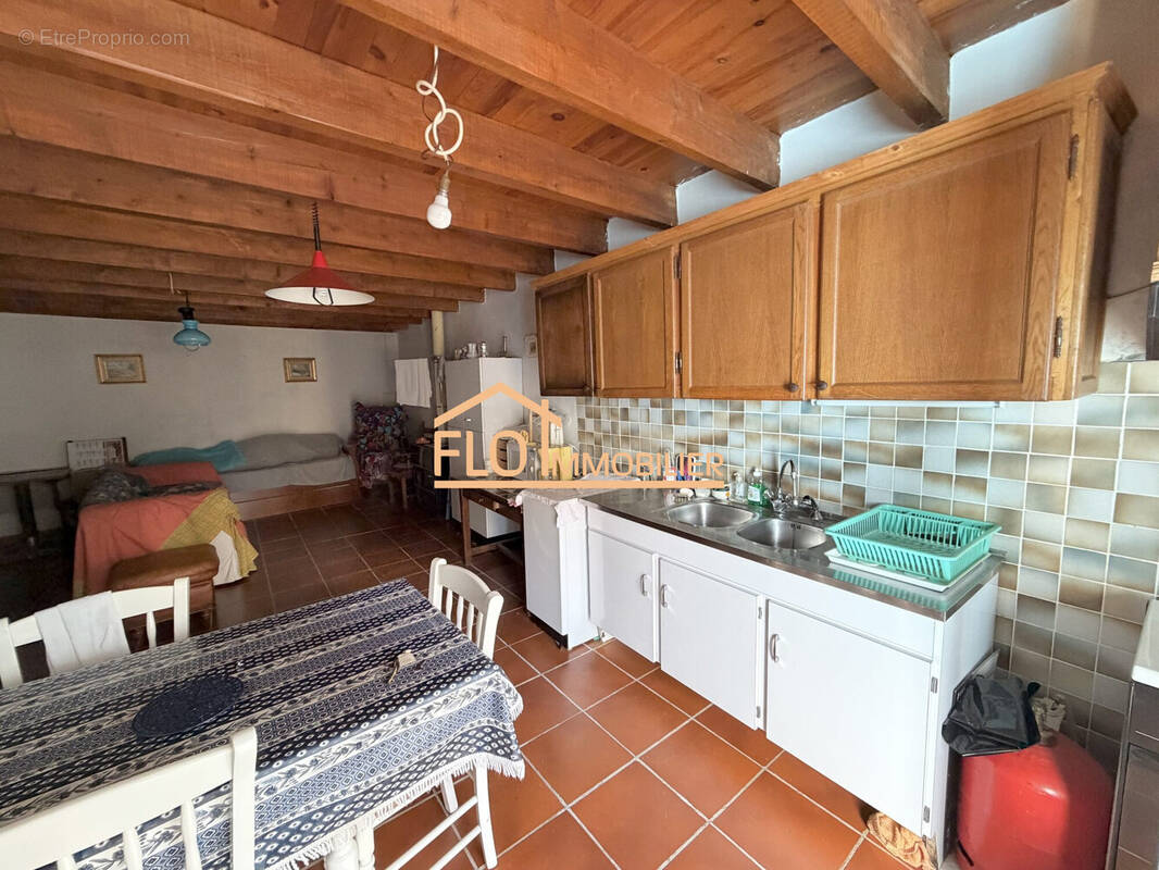 Maison à LA VACQUERIE-ET-SAINT-MARTIN-DE-CASTRIES