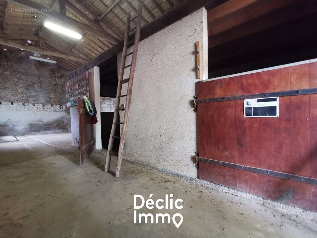 Grange en pierres et terrain - photo 6