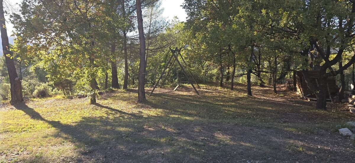 Maison à CHATEAUNEUF-VILLEVIEILLE
