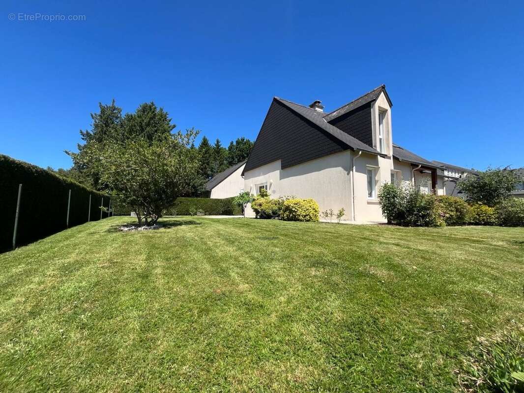 Maison à SAINT-GEORGES-DE-REINTEMBAULT