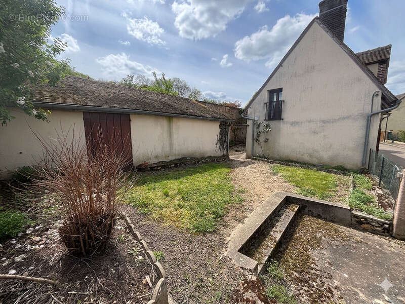 Maison de village 81 m² avec jardin clos – Idéal premier achat ou résidence secondaire SAINT PRIVE 89 - photo 3