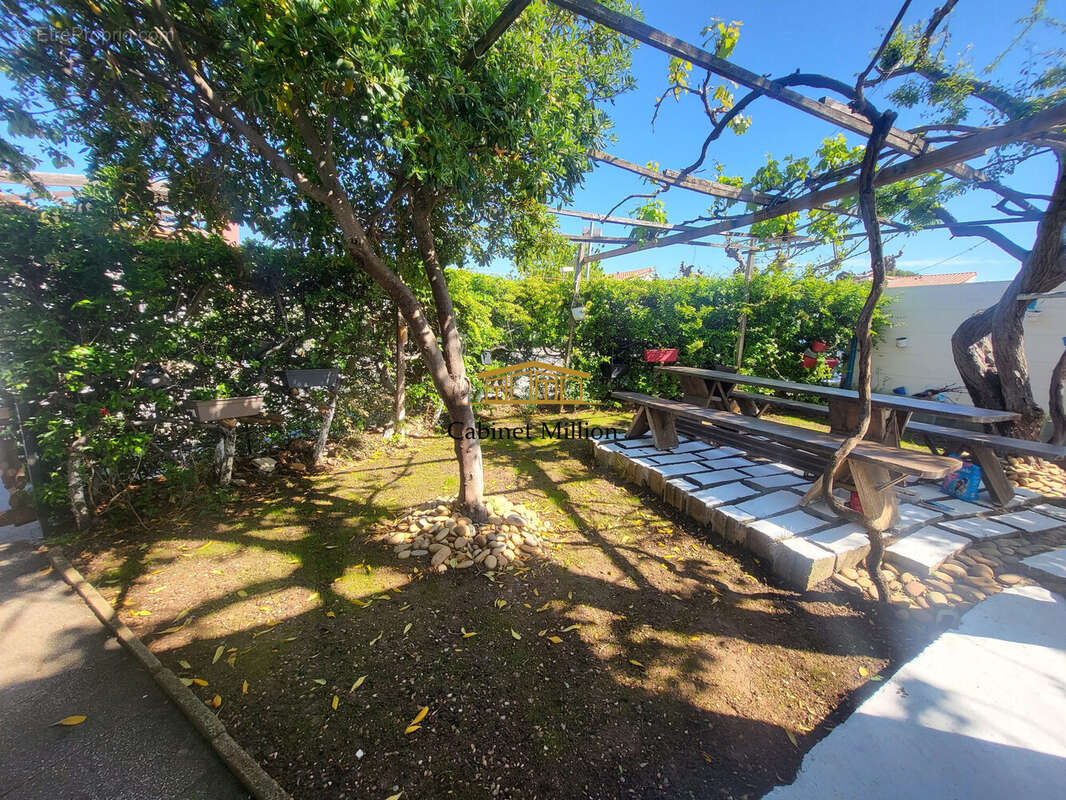 Maison à VIC-LA-GARDIOLE