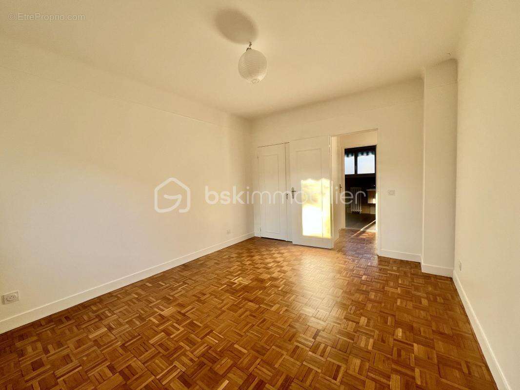 Appartement à VILLE-D'AVRAY