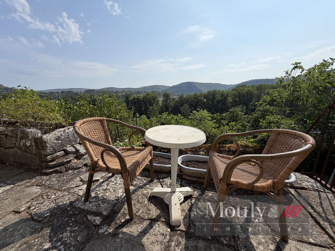 Chateau  avec vue exceptionnelle sur le lot - photo 3