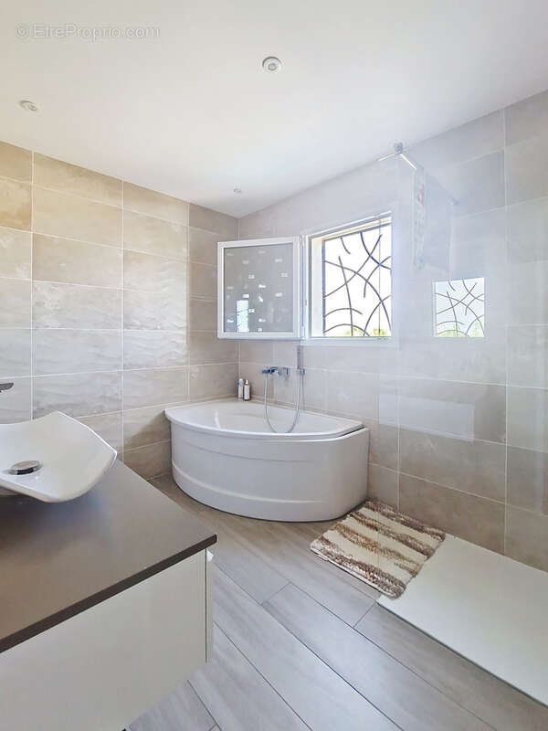 Maison à LIGNAN-SUR-ORB