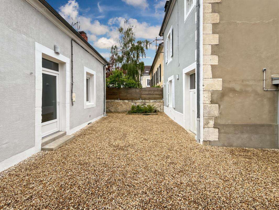  ensemble immobilier rénové avec double garage – quartier saint-georges à périgueux  - photo 4