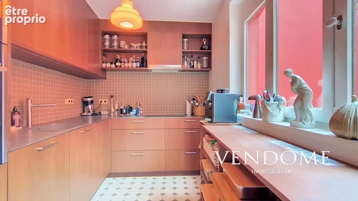 Sompteuse maison de 200m² avec terrasse et box - photo 4
