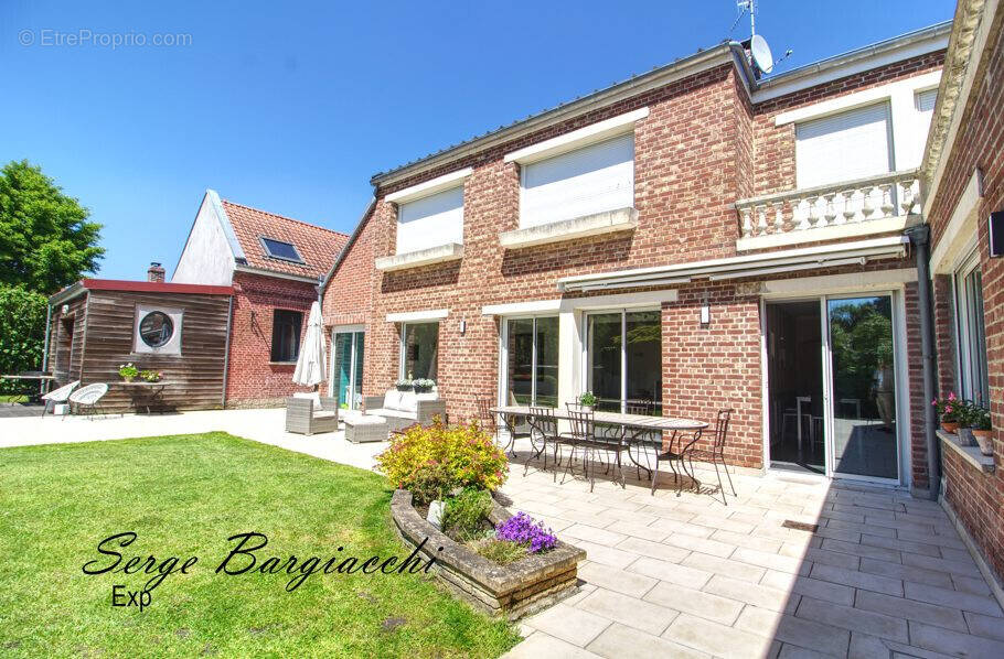 Maison 335 m² à Courchelettes  - photo 1
