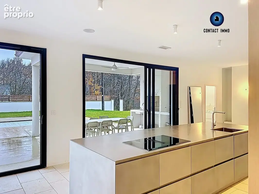 Maison 219 m² à Saint-Mexant  - photo 9