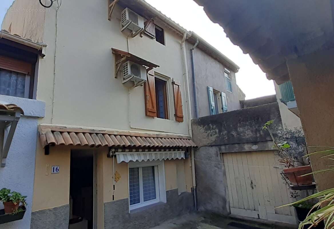 À Vendre à Roujan  Ensemble Immobilier avec Potentiel Locatif - photo 2