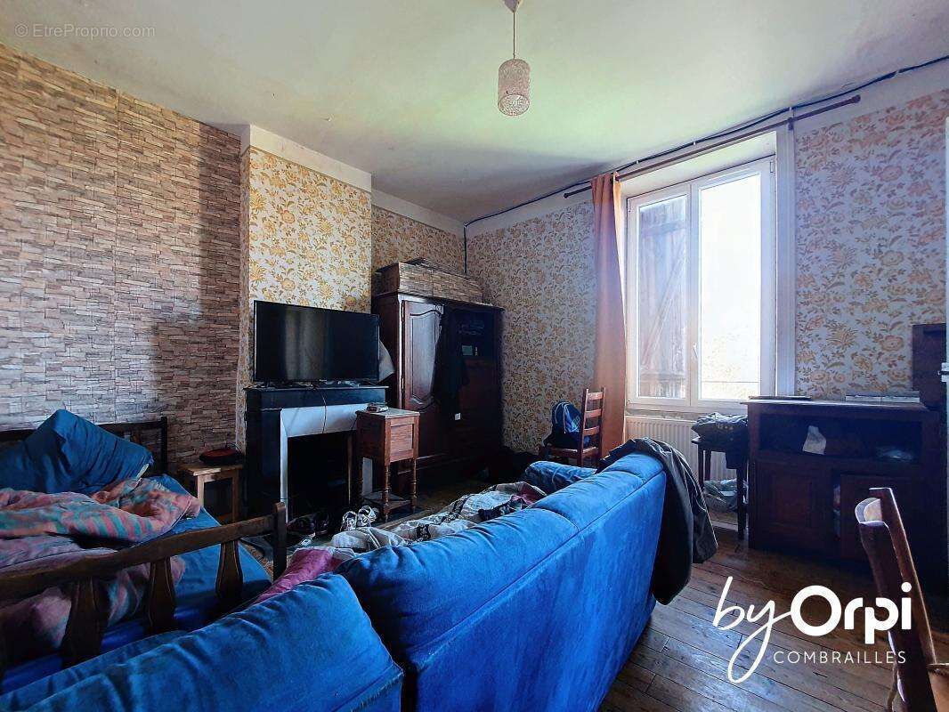 Maison à MONTEL-DE-GELAT