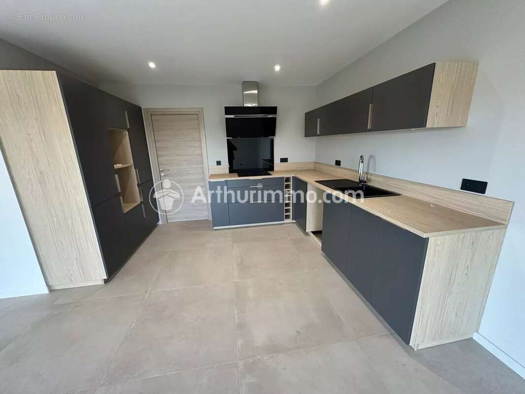 Maison à LEGUILLAC-DE-L'AUCHE