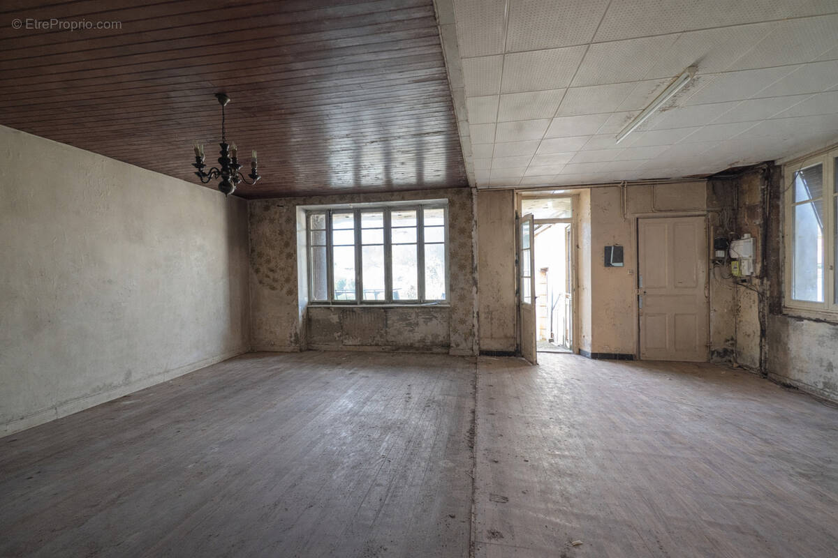 Appartement à CHANTEMERLE-LES-BLES