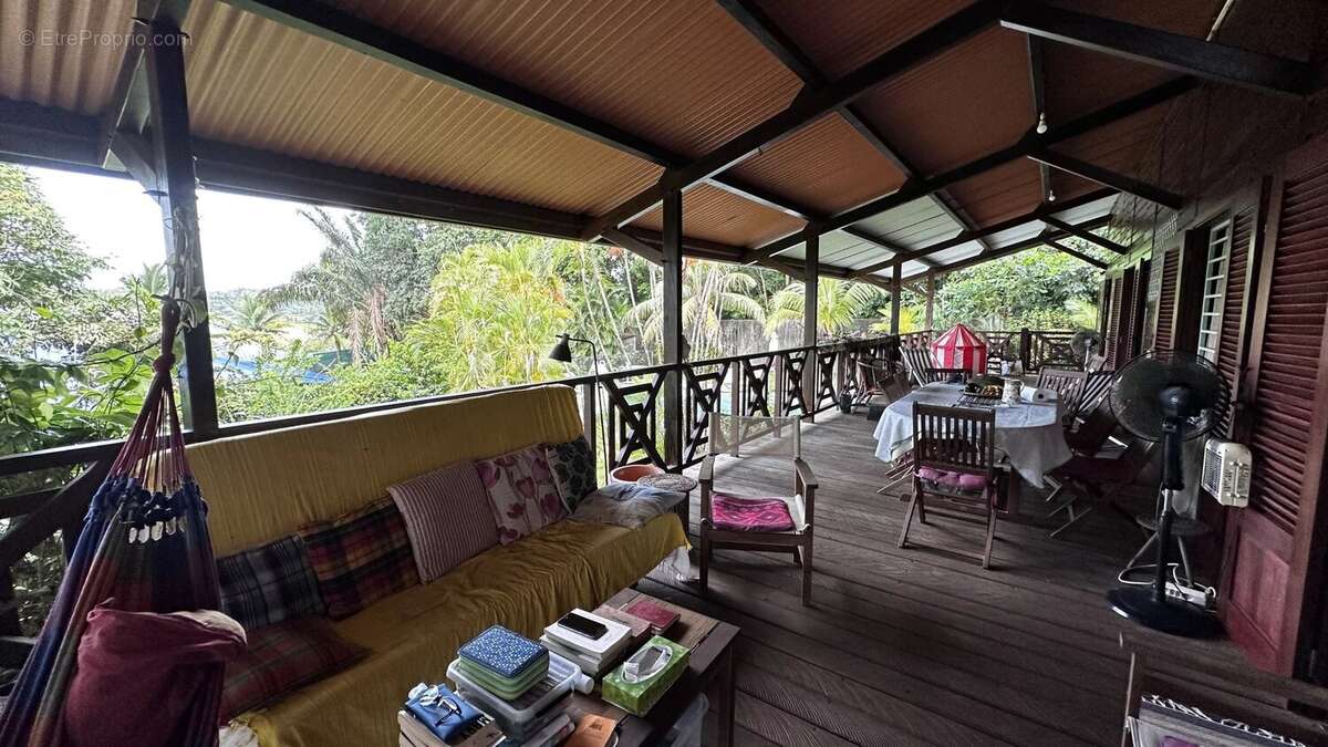 Maison à REMIRE-MONTJOLY