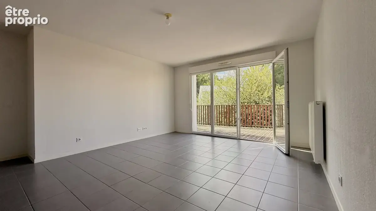T4 avec terrasse et parking - photo 3