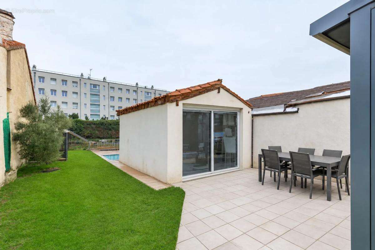 Maison à VAULX-EN-VELIN