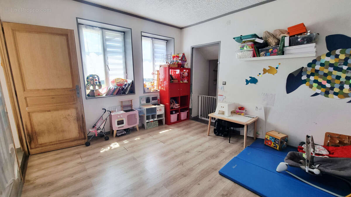 Maison à MONTREAL-LA-CLUSE