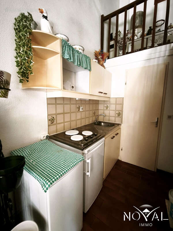 Cuisine  - Maison à SAINT-CEZAIRE-SUR-SIAGNE